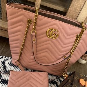 Blush pink and gold bag! Absolutely gorgeous gift. Never used, too big for me!